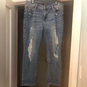 Judy Blue Distressed Relaxed Fit Skinny Jeans